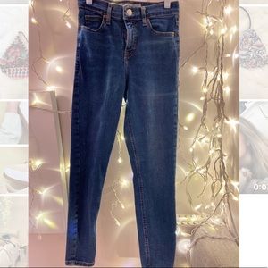 Medium wash skinny jeans